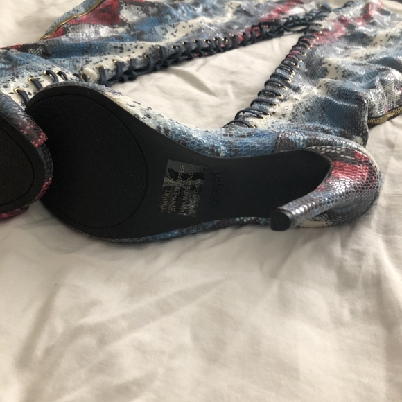 Boots - Picture 2 of 3